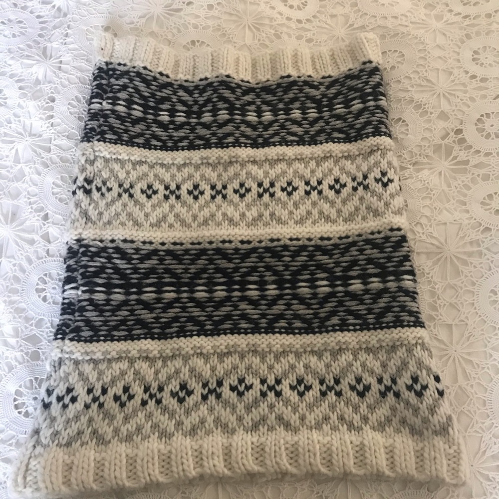 NWT - GAP Tube Scarf